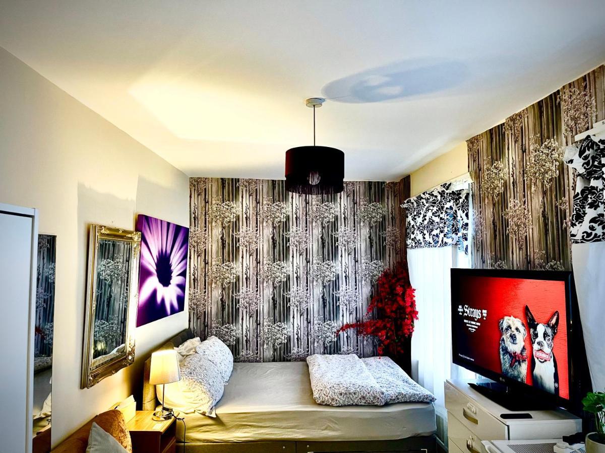 Comfy Double Bedroom With A Private Toilet London Luaran gambar