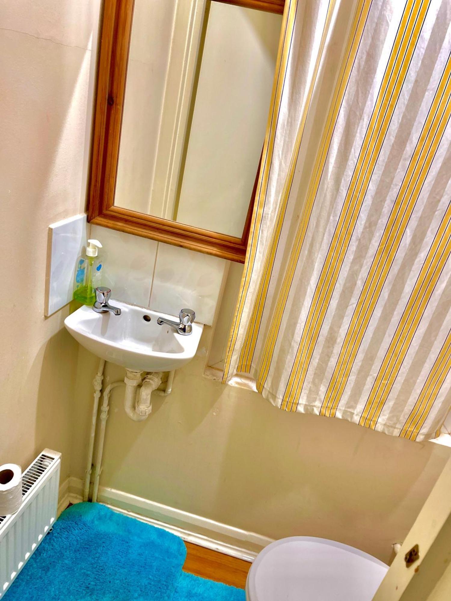 Comfy Double Bedroom With A Private Toilet London Luaran gambar