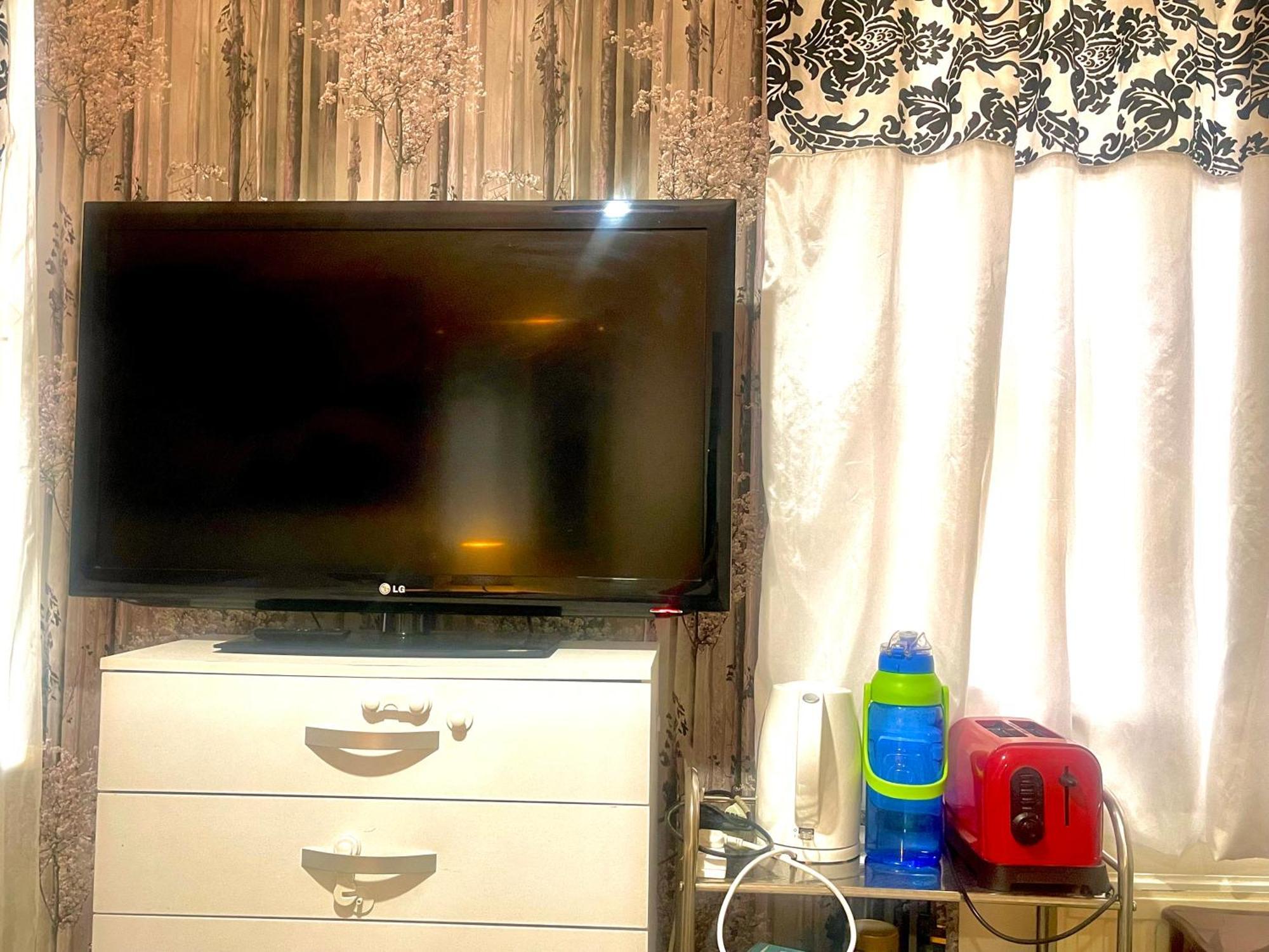 Comfy Double Bedroom With A Private Toilet London Luaran gambar